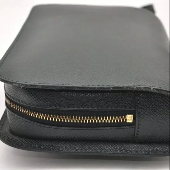 AUTHENTIC LOUIS VUITTON TAIGA BAIKAL GREEN LEATHER CLUTCH BAG - Picture 4 of 12